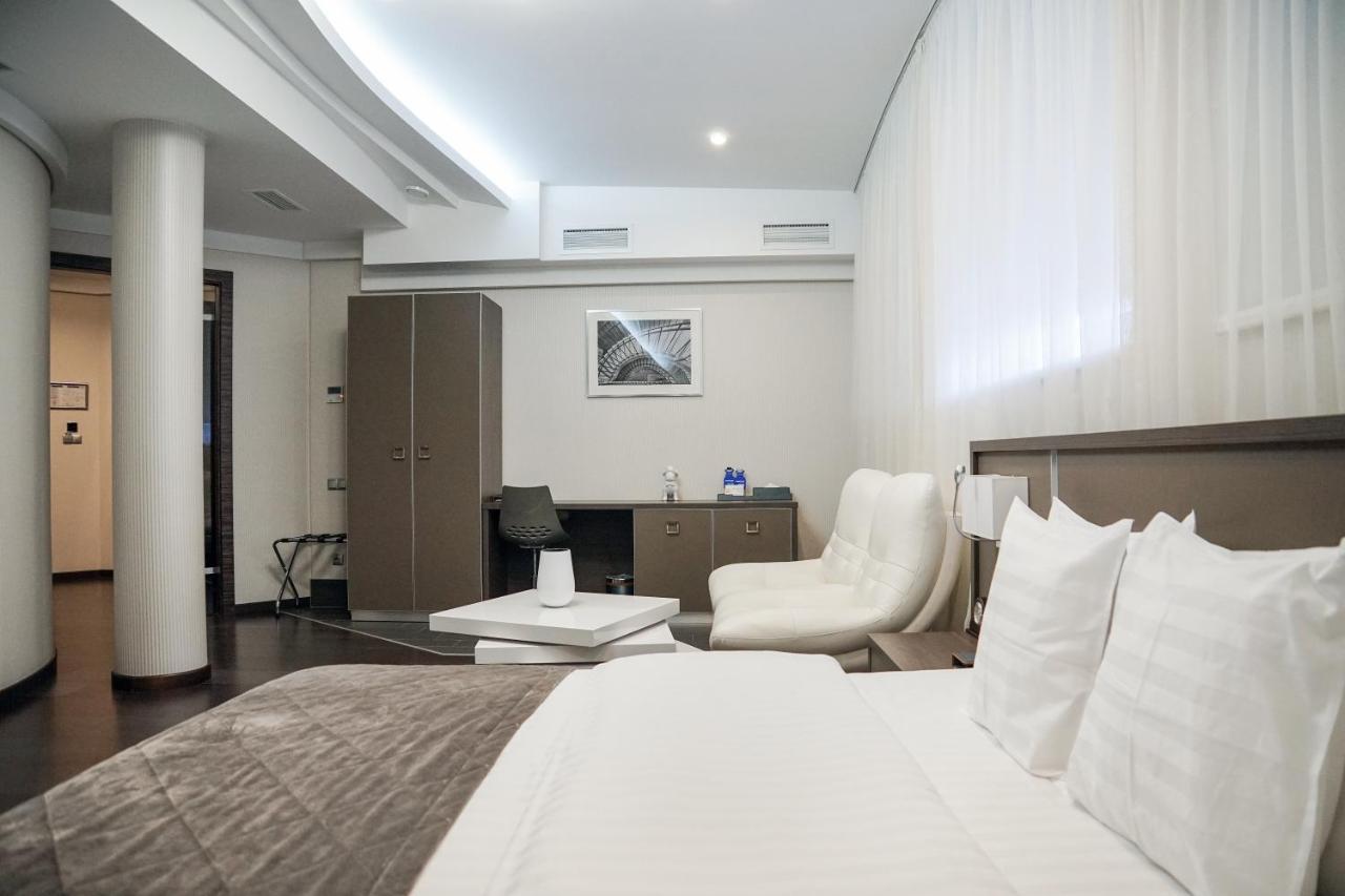 Arena Hotel Khmelʼnytsʼkyy Exterior foto